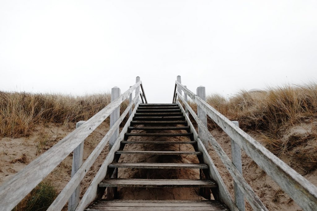 Escalera en una playa