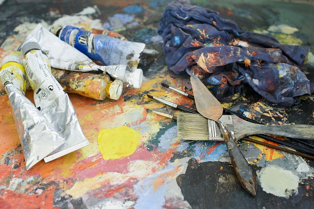 Unaa paleta de pinturas que ejemplifica el estatuto de los artistas