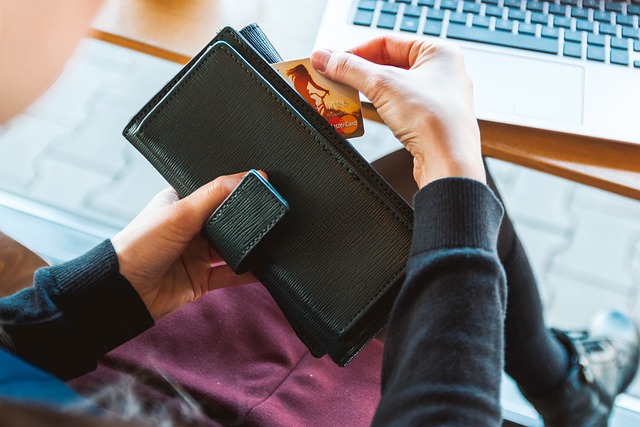 Una cartera representando el factoring para autónomos